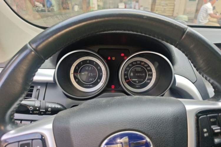 Used Bestune X80 2013 2.0L manual luxury version Instrument Cluster