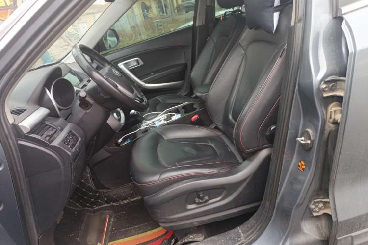 Used Bestune X80 2013 2.0L automatic luxury version Left Front Seat