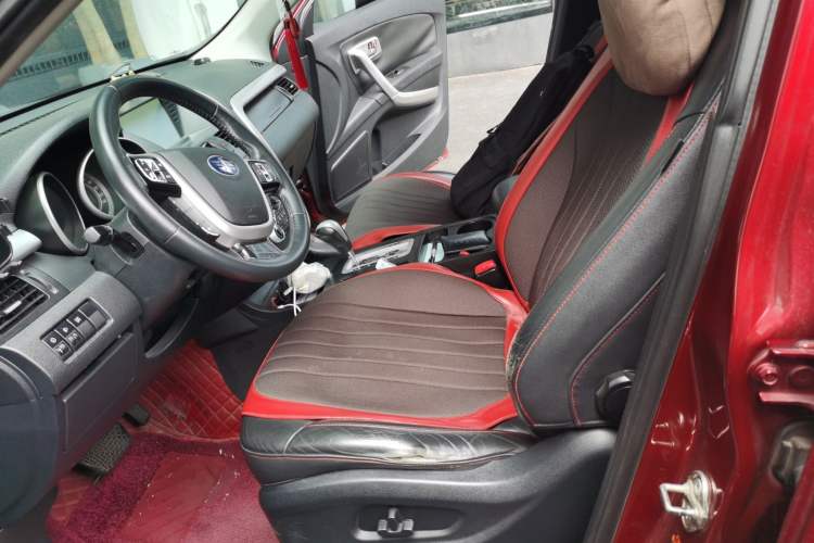 Used Bestune X80 2013 2.0L automatic luxury version Left Front Seat