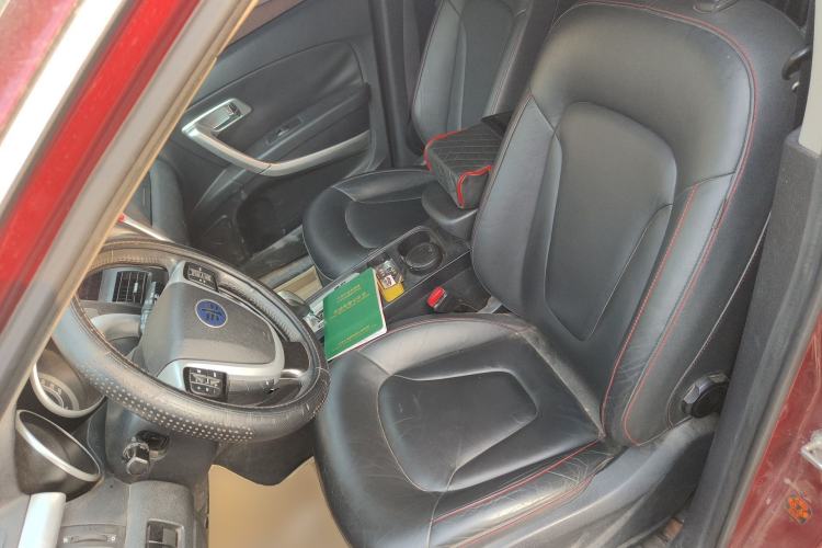 Used Bestune X80 2013 2.0L automatic luxury version Left Front Seat