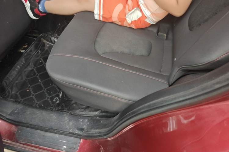 Used Bestune X80 2013 2.0L automatic comfort version Left Rear Seat