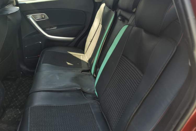 Used Bestune X80 2013 2.3L automatic luxury version Left Rear Seat