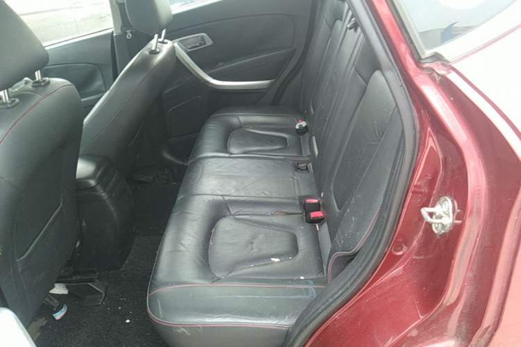 Used Bestune X80 2013 2.0L automatic luxury version Left Rear Seat