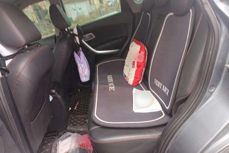Used Bestune X80 2013 2.0L automatic luxury version Left Rear Seat