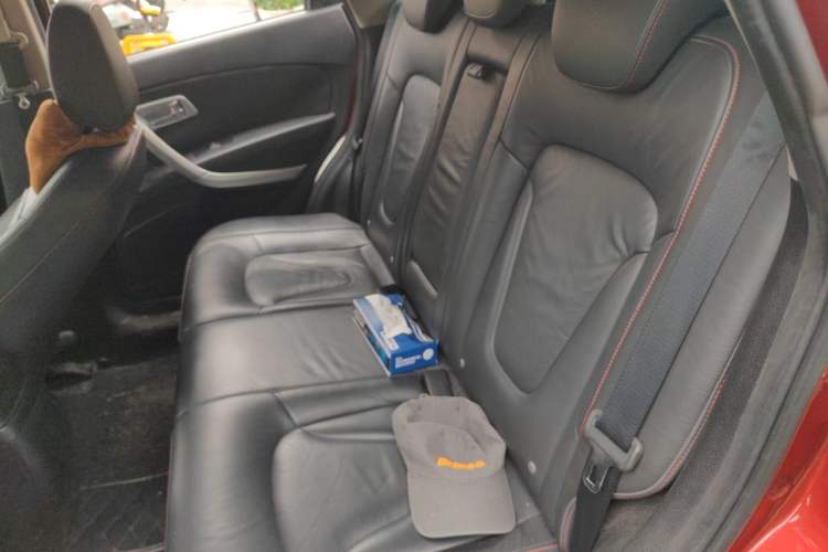 Used Bestune X80 2013 2.0L automatic luxury version Left Rear Seat