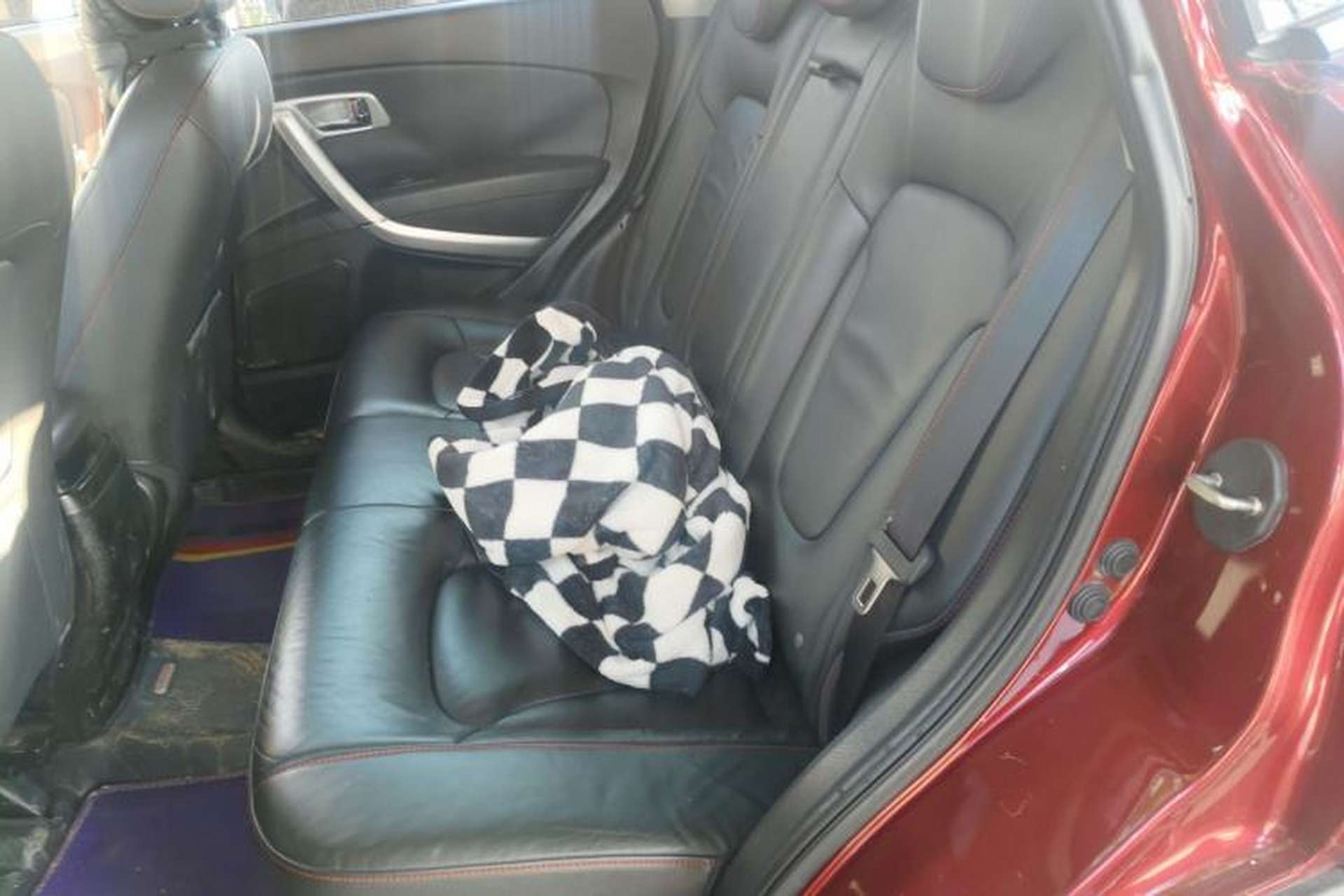 Used Bestune X80 2013 2.0L automatic luxury version Left Rear Seat
