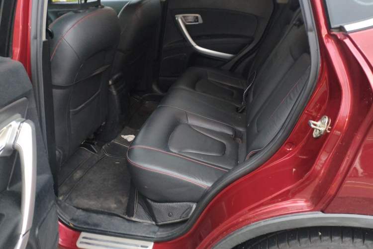 Used Bestune X80 2013 2.0L automatic luxury version Left Rear Seat