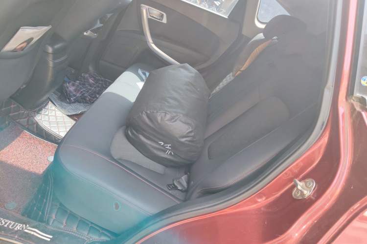 Used Bestune X80 2013 2.0L automatic comfort version Left Rear Seat
