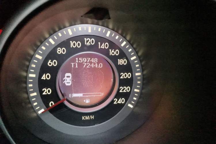 Used Bestune X80 2013 2.0L automatic comfort version Odometer Close Up