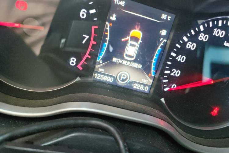 Used Bestune X80 2013 2.0L automatic luxury version Odometer Close Up