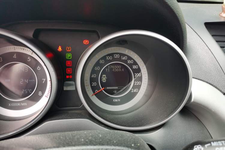 Used Bestune X80 2013 2.0L automatic luxury version Odometer Close Up