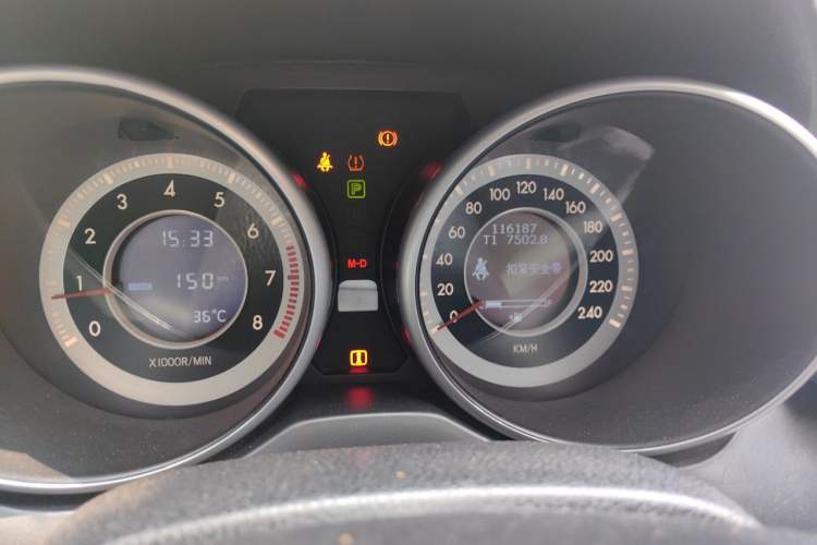 Used Bestune X80 2013 2.0L automatic luxury version Odometer Close Up