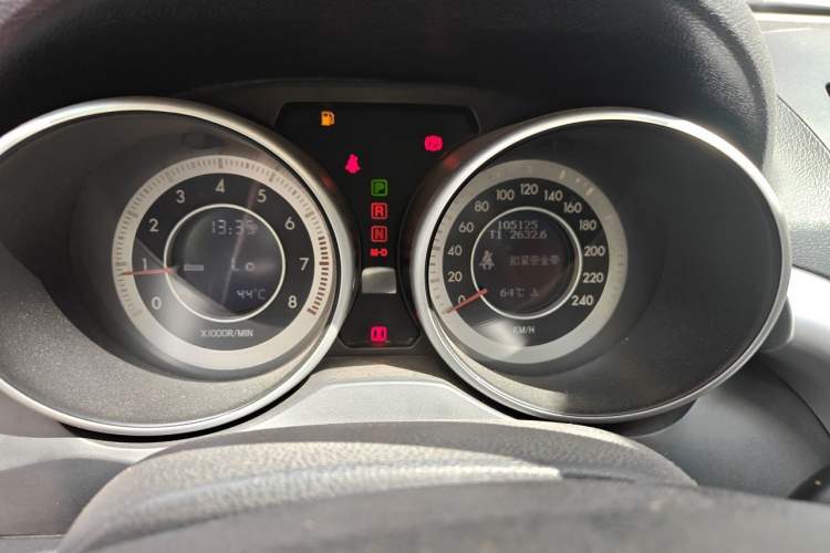 Used Bestune X80 2013 2.0L automatic comfort version Odometer Close Up