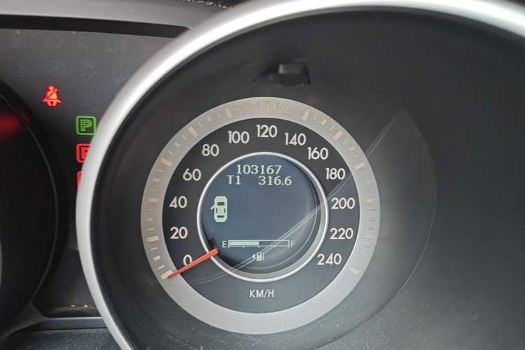 Used Bestune X80 2013 2.0L automatic comfort version Odometer Close Up