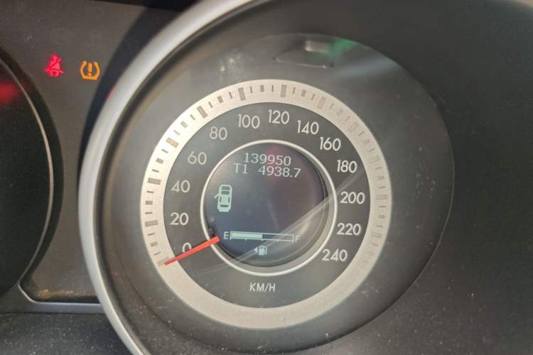 Used Bestune X80 2013 2.0L manual luxury version Odometer Close Up