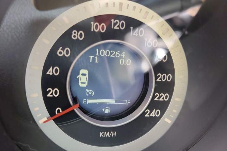 Used Bestune X80 2013 2.0L automatic comfort version Odometer Close Up