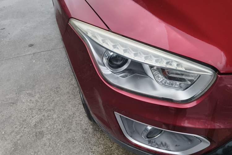 Used Bestune X80 2013 2.0L automatic comfort version Right Front Headlight