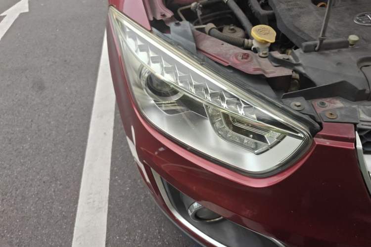 Used Bestune X80 2013 2.0L automatic comfort version Right Front Headlight