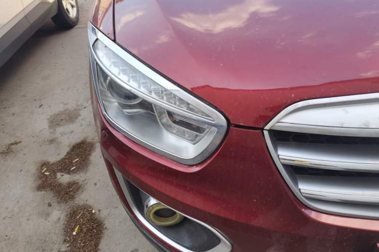 Used Bestune X80 2013 2.3L automatic luxury version Right Front Headlight