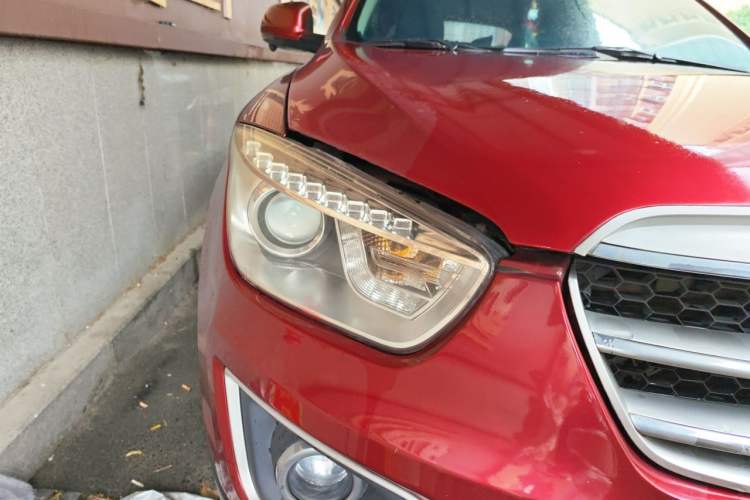 Used Bestune X80 2013 2.0L automatic luxury version Right Front Headlight
