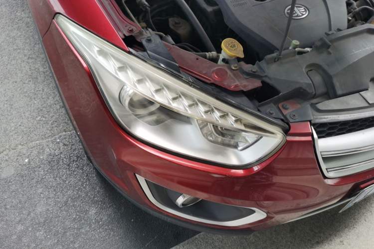 Used Bestune X80 2013 2.0L automatic luxury version Right Front Headlight
