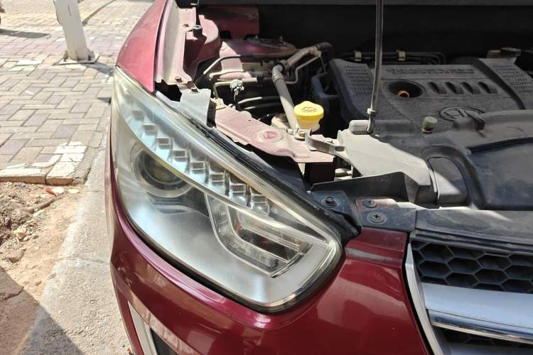 Used Bestune X80 2013 2.0L automatic comfort version Right Front Headlight