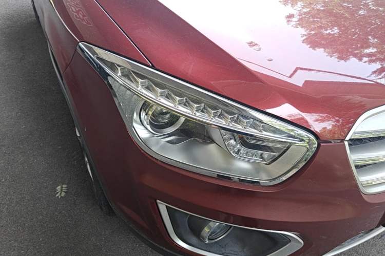 Used Bestune X80 2013 2.0L automatic comfort version Right Front Headlight