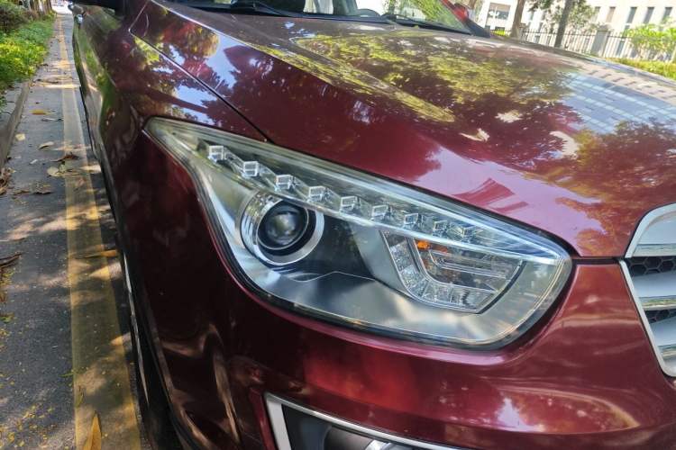 Used Bestune X80 2013 2.0L automatic luxury version Right Front Headlight