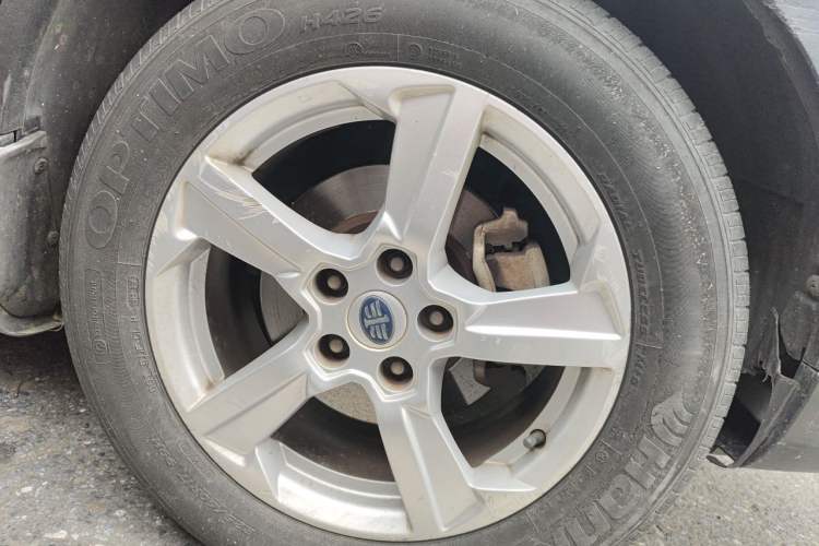 Used Bestune X80 2013 2.0L manual luxury version Right Front Wheel Hub
