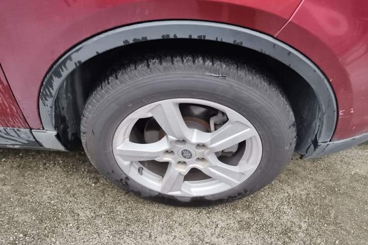 Used Bestune X80 2013 2.0L automatic comfort version Right Front Wheel Hub