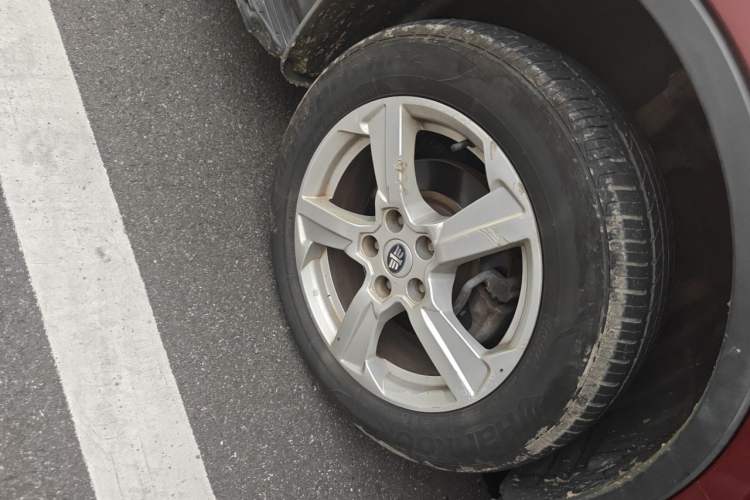 Used Bestune X80 2013 2.0L automatic comfort version Right Front Wheel Hub
