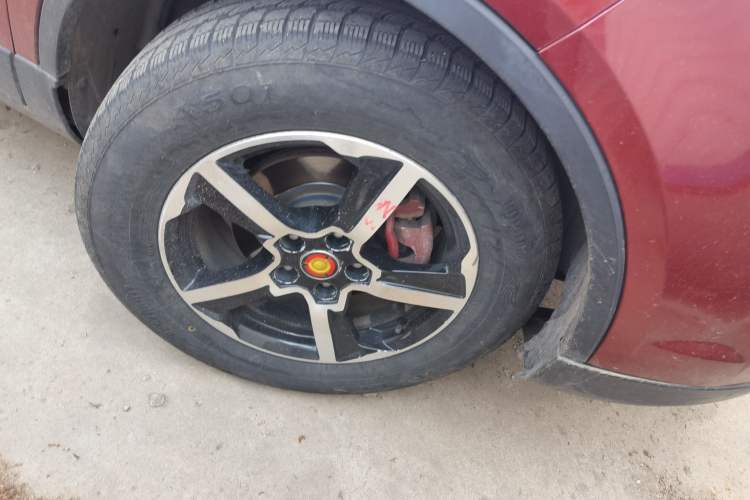 Used Bestune X80 2013 2.3L automatic luxury version Right Front Wheel Hub