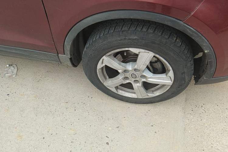 Used Bestune X80 2013 2.0L automatic luxury version Right Front Wheel Hub