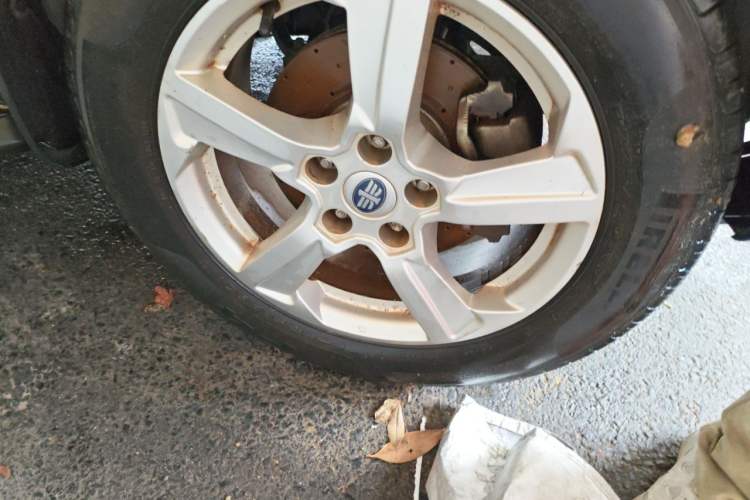 Used Bestune X80 2013 2.0L automatic luxury version Right Front Wheel Hub