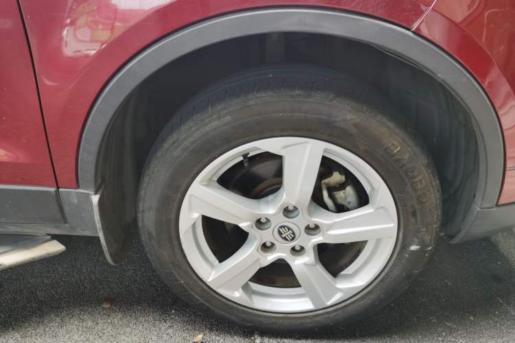 Used Bestune X80 2013 2.0L automatic luxury version Right Front Wheel Hub