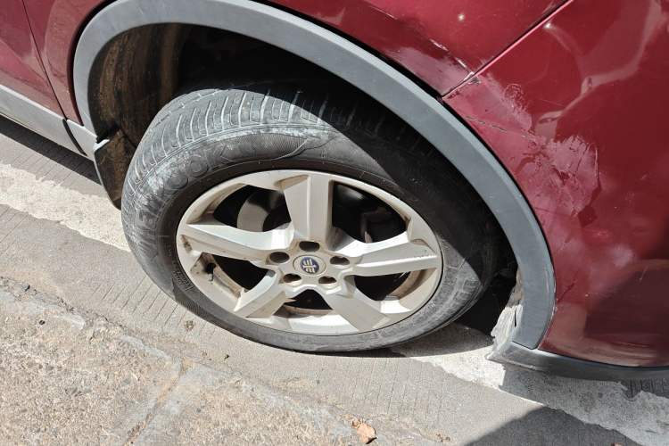 Used Bestune X80 2013 2.0L automatic comfort version Right Front Wheel Hub