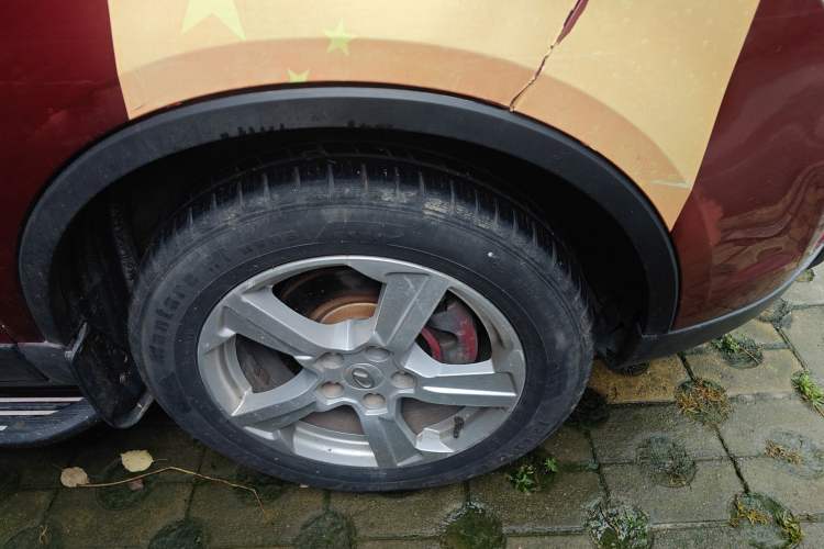 Used Bestune X80 2013 2.0L automatic comfort version Right Front Wheel Hub
