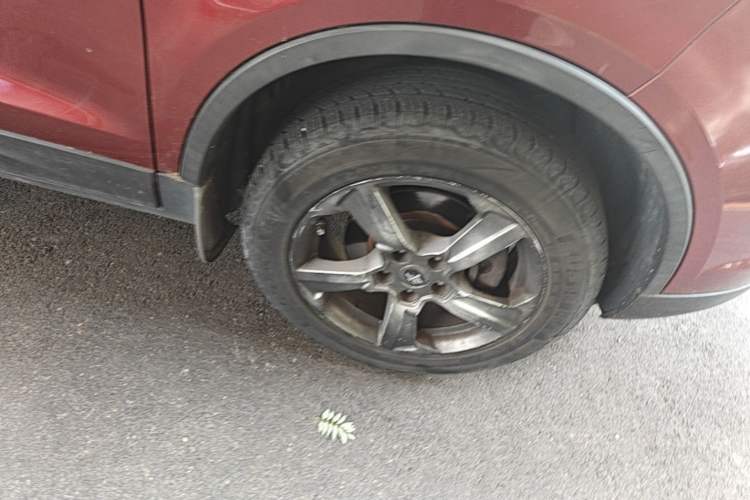 Used Bestune X80 2013 2.0L automatic comfort version Right Front Wheel Hub