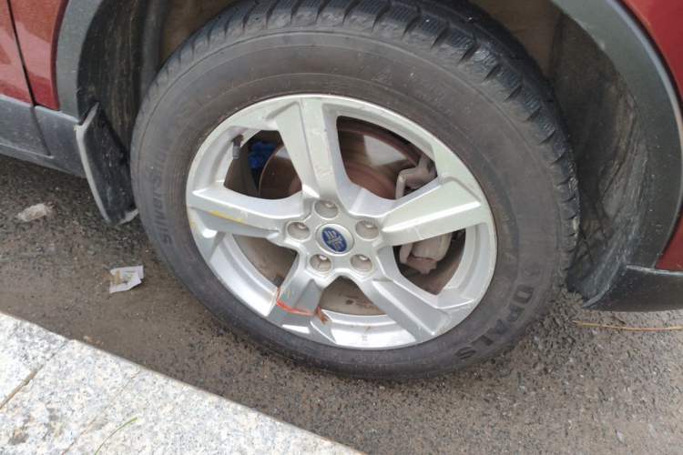 Used Bestune X80 2013 2.0L automatic luxury version Right Front Wheel Hub