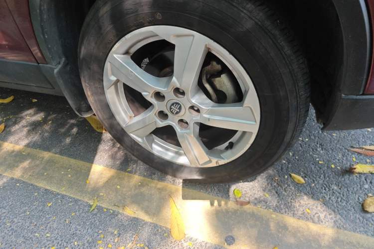 Used Bestune X80 2013 2.0L automatic luxury version Right Front Wheel Hub