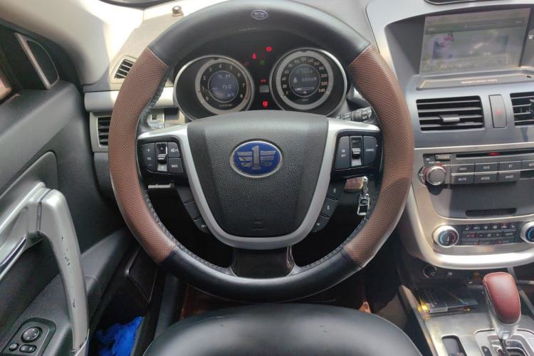 Used Bestune X80 2013 2.0L automatic luxury version Steering Wheel