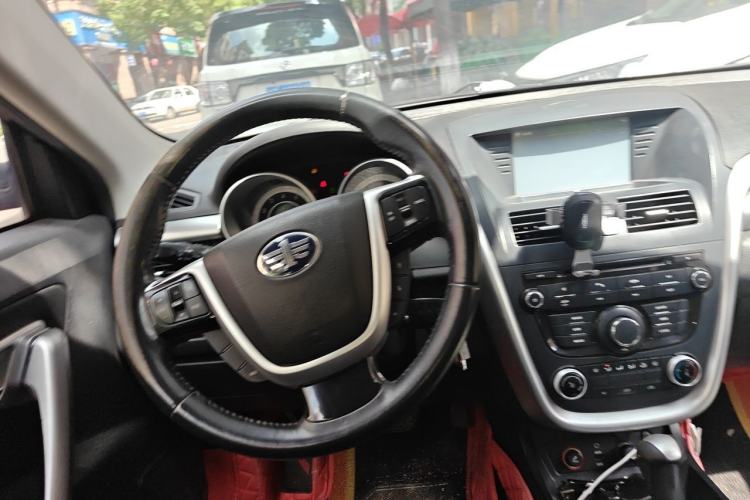Used Bestune X80 2013 2.0L automatic comfort version Steering Wheel