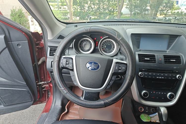 Used Bestune X80 2013 2.0L automatic comfort version Steering Wheel