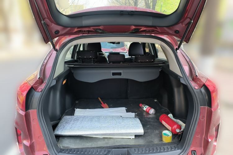 Used Bestune X80 2013 2.0L automatic comfort version Trunk