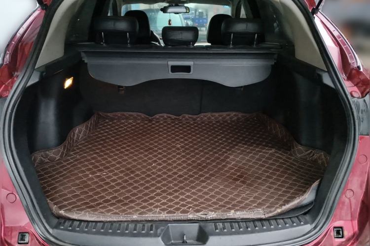 Used Bestune X80 2013 2.0L automatic comfort version Trunk