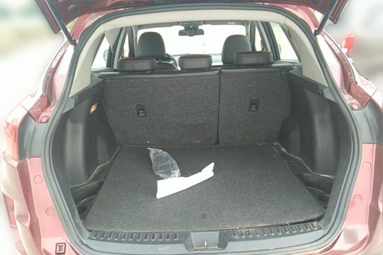 Used Bestune X80 2013 2.0L automatic luxury version Trunk