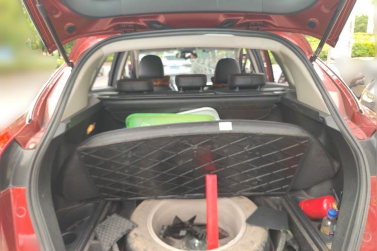 Used Bestune X80 2013 2.0L automatic luxury version Trunk