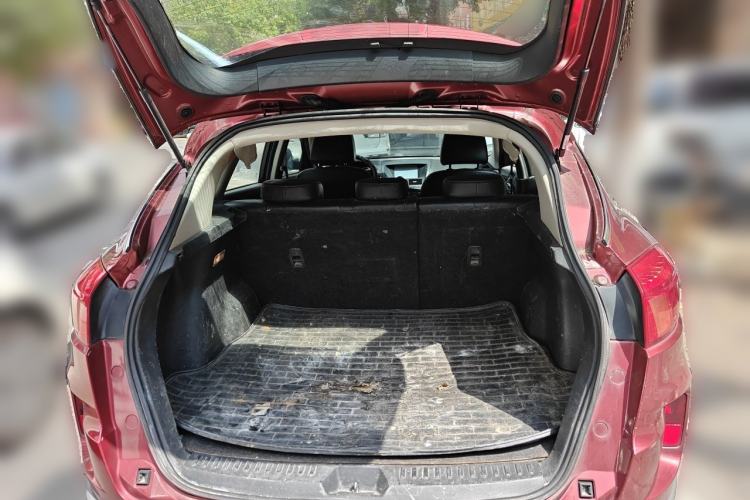 Used Bestune X80 2013 2.0L automatic comfort version Trunk