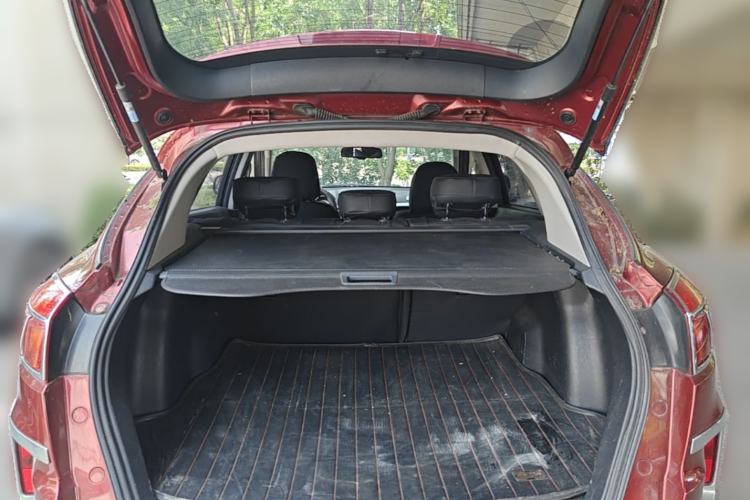 Used Bestune X80 2013 2.0L automatic comfort version Trunk
