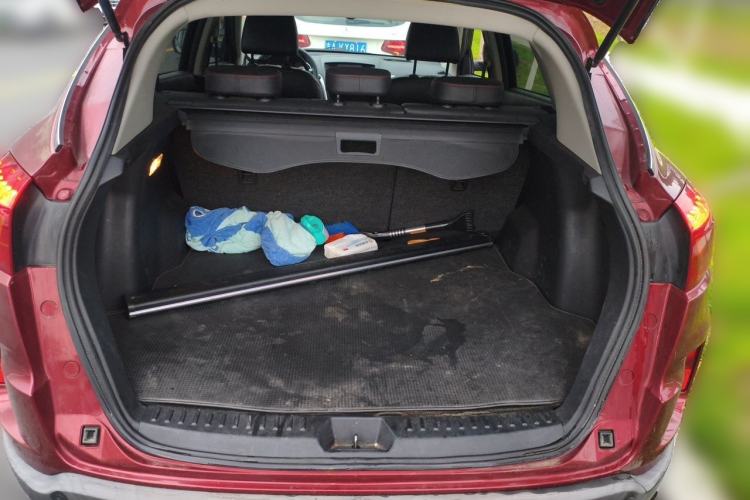 Used Bestune X80 2013 2.0L automatic luxury version Trunk